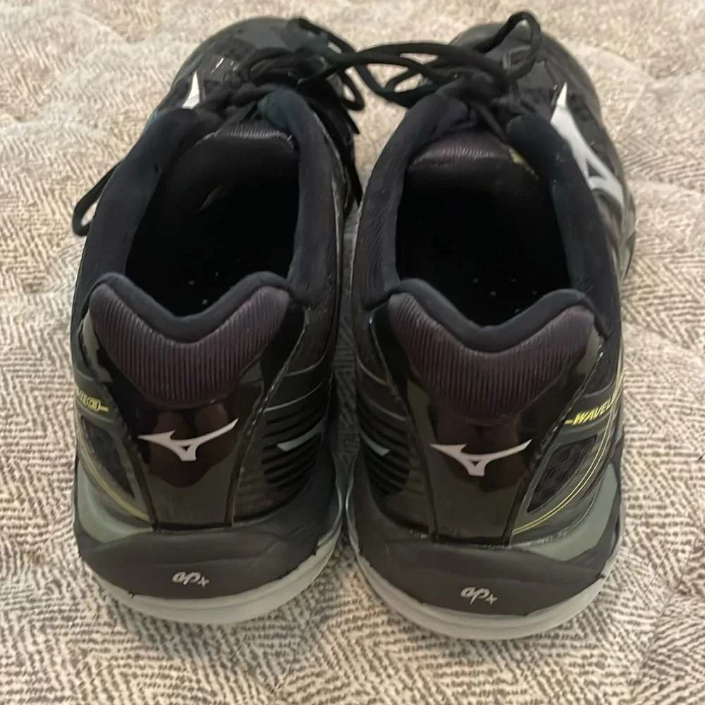 Mizuno Wave Lightning RX3 size 9.5
